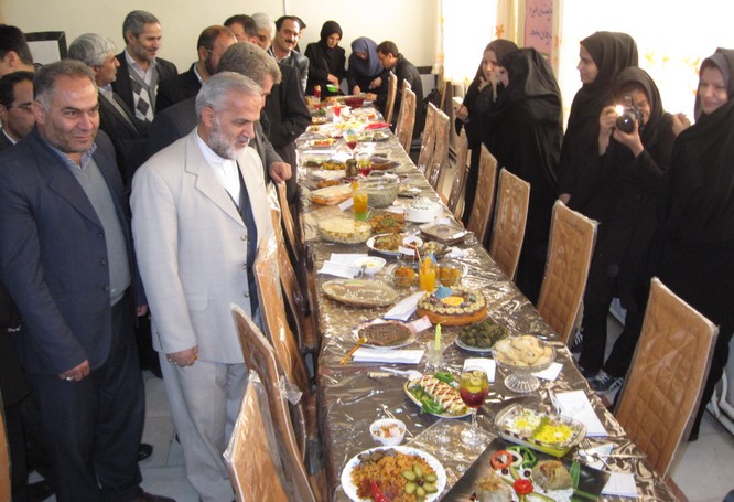  جشنواره غذا های سنتی و سالم ایرانی در میانه برگزار شد