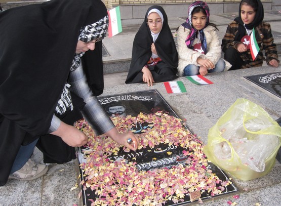  انقلاب اسلامی ایران حاصل وحدت حول محور ولایت است