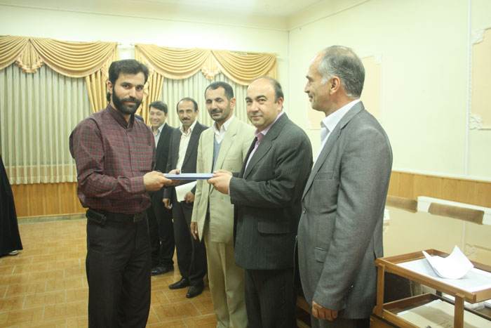  از سوی کمیته امداد امام خمینی(ره) شهرستان صورت گرفت؛ تجلیل از رابطین دانشگاه آزاد اسلامی واحد میانه با کمیته امداد