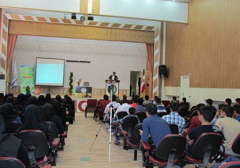  سمینار مهارت های کلامی و غیر کلامی موثر در ازدواج و ارتباط با همسر در دانشگاه پیام نور مرکز میانه برگزار شد