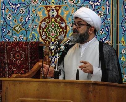  امام جمعه میانه بر ضرورت هم افزایی وتحکیم وحدت بین مسلمانان تاکیدکرد