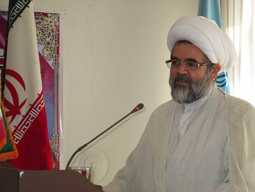  نباید مومنین را کنارگذاشته با کافرین دوست شویم