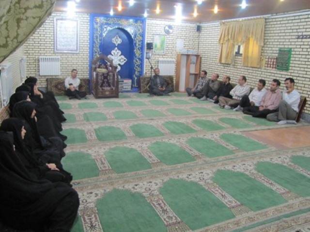  غبار روبی مزار شهدای گمنام با حضور جامعه دانشگاهی پیام نور مرکز میانه