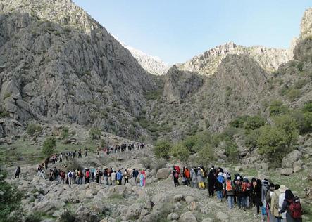  برگزاری کوهپیمایی خانوادگی در شهرستان میانه به مناسبت هفته بسیج