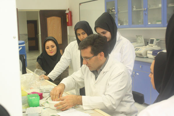  برگزاری کارگاه علمی – پژوهشی  PCR در واحد میانه