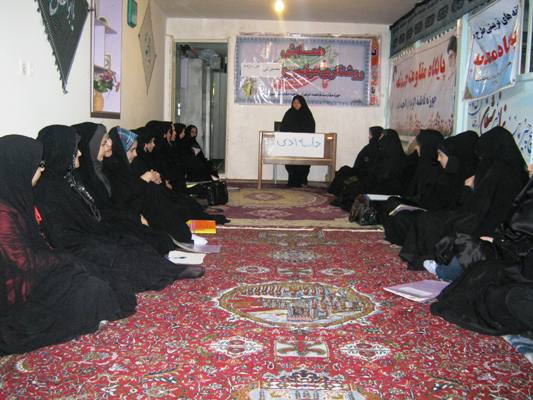  نشست روشنگری با موضوع حماسه ۹دی در بین بسیجیان حوزه فاطمه الزهرا (س) میانه برگزار شد