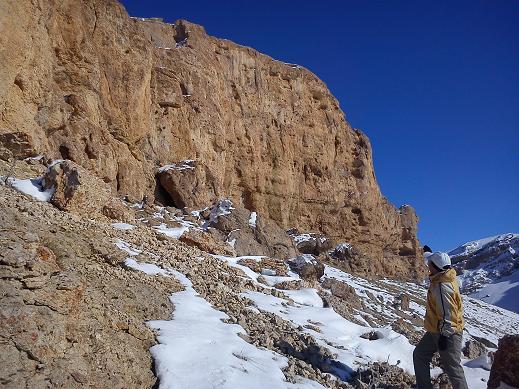 نجات دونفر از صخره های روستای ممان میانه