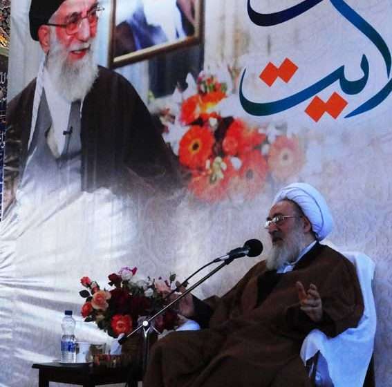  امام جمعه تبریز: ولی فقیه زمان ازمهمترین شاخصه های ولایت است