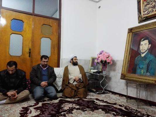  مسئول دفتر نمایندگی ولی فقیه سپاه میانه با خانواده شهید صمدپور دیدار کرد