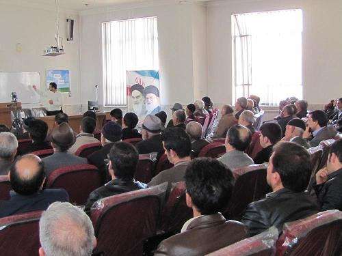 برگزاری کارگاه آموزشی نحوه تغذیه باغات برای باغداران شهرستان میانه