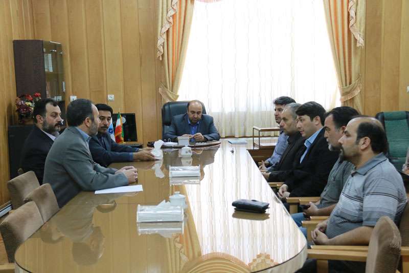  تجلیل از کارکنان خانواده معظم شهداء در واحد میانه