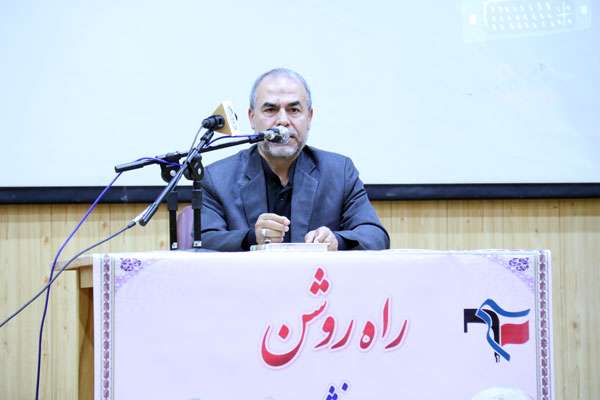 مشاور عالی ولی فقیه در سپاه پاسداران در واحد میانه عنوان کرد؛ این انقلاب به ملت ایران، عزت، شرف، حق طلبی و هویت دینی و اسلامی بخشید