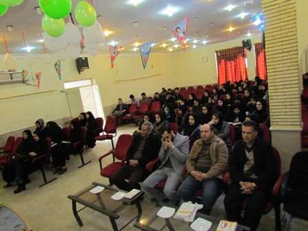  برگزاری” کرسی آزاد اندیشی با  موضوع نقش دانشجویان در پیروزی انقلاب اسلامی “دردانشگاه پیام نور مرکز میانه