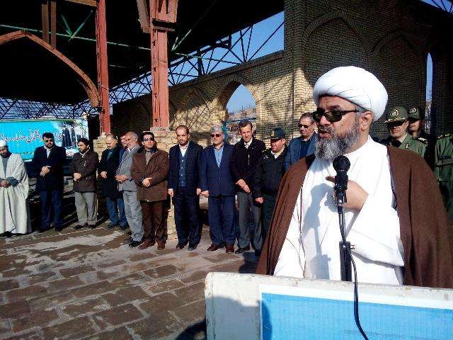  آیین غبارروبی مزار شهدای شهرستان میانه به مناسبت دهه مبارک فجر برگزار شد