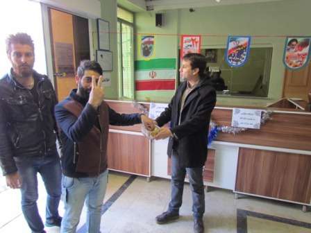  ایستگاه صلواتی به مناسبت ایام الله دهه فجر توسط دانشجویان دانشگاه پیام نور مرکزمیانه