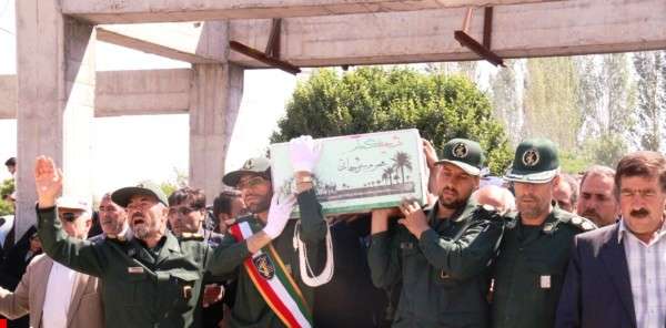  پیکر مطهر دو شهید گمنام در شهر آقکند میانه تشییع و به خاک سپرده شدند