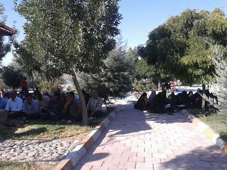  مراسم دعای عرفه در جوار مزارشهدای گمنام بخش کاغذکنان برگزارشد.