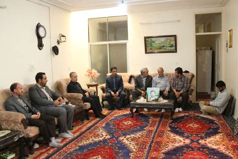  به مناسبت هفته دفاع مقدس؛  دیدار اعضای هیات رئیسه واحد میانه با خانواده شهید اصغری