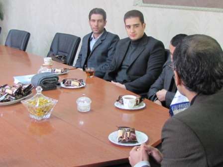  نشست صمیمی رئیس دانشگاه پیام نور مرکز میانه با رتبه های برتر آزمون وکالت