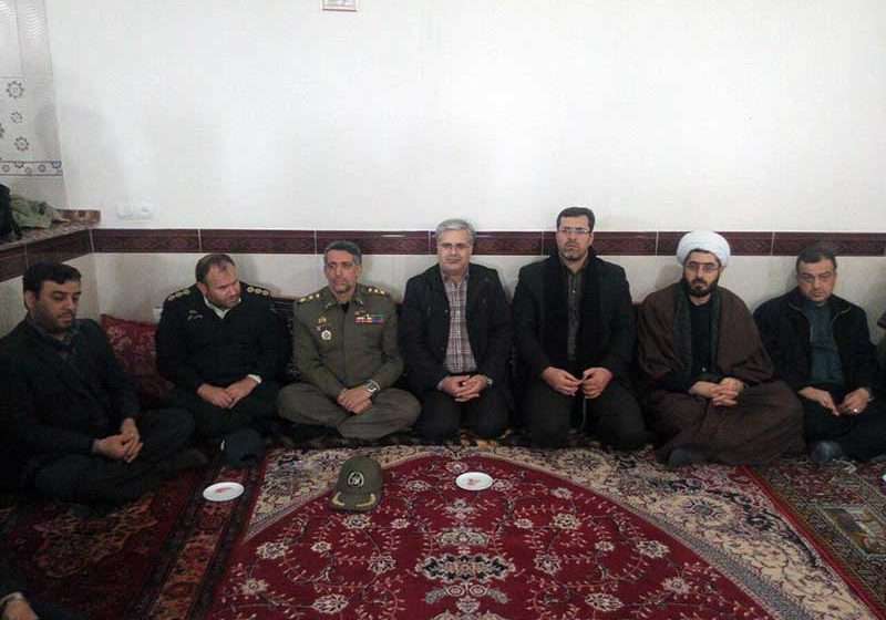  مسئولین شهرستان از خانواده آتش نشان شهید میانه ای دیدار کردند
