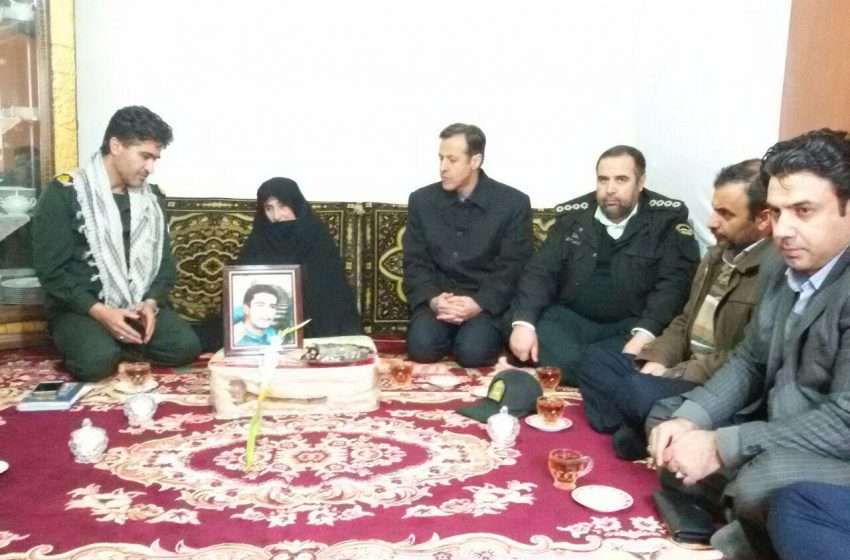  بخشدار کندوان میانه با خانواده شهدا دیدار کرد