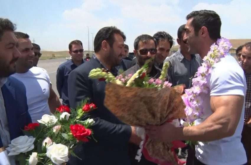  از فرشاد ولی پور قهرمان میانه ای  رشته بدن سازی مسابقات آسیایی مغولستان استقبال شد