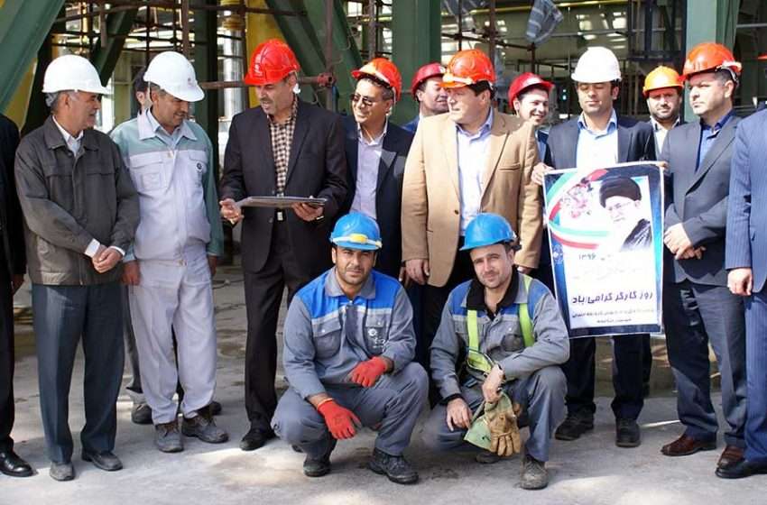  فرماندار ویژه میانه از واحدهای تولیدی و صنعتی شهرستان به مناسبت روز کارگر بازدید نمود