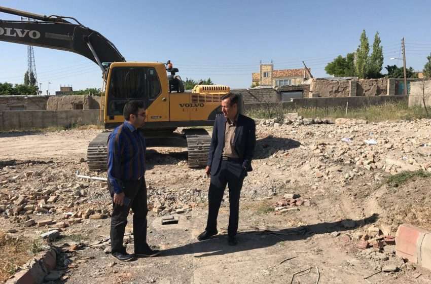  بخشدار کندوان میانه از روند بازسازی درمانگاه شهر ترک بازدید نمود