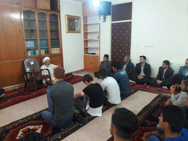  دیدار جمعی از کارکنان و دانشجویان دانشکده فنی و حرفه ای با امام جمعه میانه