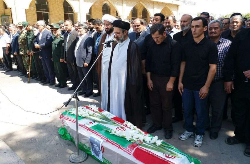  پیکر مطهر مادر شهیدان کلانتری در میانه تشییع شد