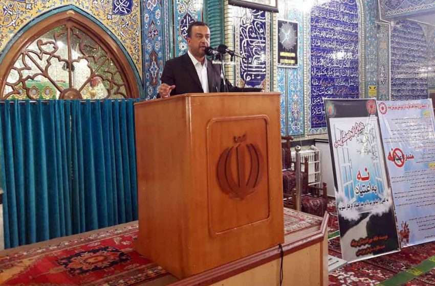  به مناسبت سالروز جهانی مبارزه با مواد مخدر، معاون سیاسی و اجتماعی فرماندار میانه ، پیش از خطبه های نماز جمعه سخنرانی کرد