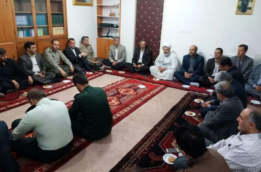  هفته دولت در میانه با دیدار از امام جمعه و غبارروبی و عطرافشانی مزار مطهر شهدای شهرستان آغاز شد