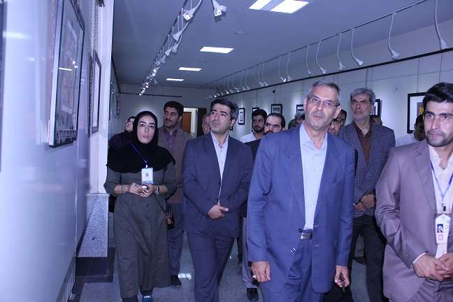  نمانمایشگاه آثار طراحی خانم سوسن رضالو  در حاشیه برگزاری همایش ملی استاد باغچه بان
