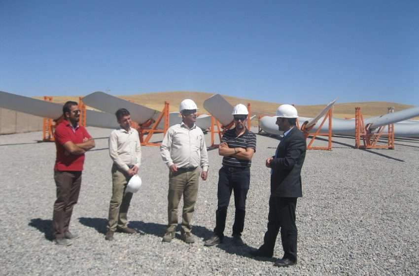  آذری بخشدارکاغذکنان طی بازدید از نیروگاه بادی: دو دستگاه توربین بادی درماههای آتی نصب و راه اندازی می شود.