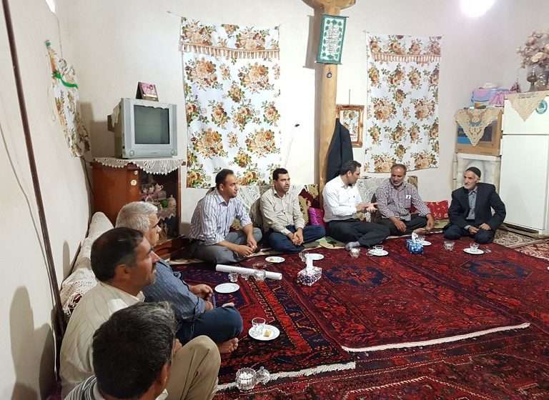  بازدید بخشدار کاغذکنان از روستای آستانجین