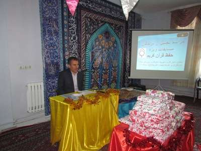  مدیر آموزش و پرورش میانه در مراسم تجلیل از برگزیدگان مسابقات ویژه قرآن کریم؛ به تأمل و تدبر در آیات نورانی قرآن کریم تاکیدکرد.