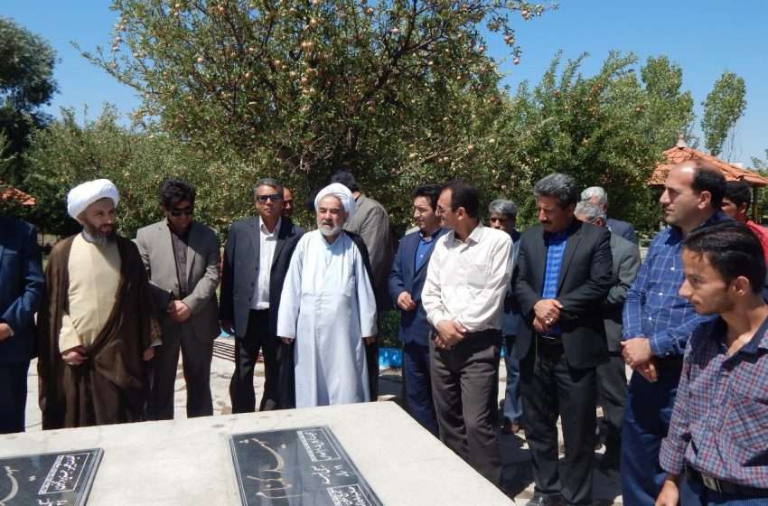  ادای احترام به شهدای گمنام ترکمانچای