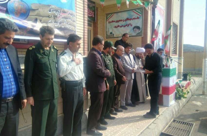  تقدیر از خانواده شهدای روستای صومعه علیا ترکمانچای به مناسبت هفته دفاع مقدس