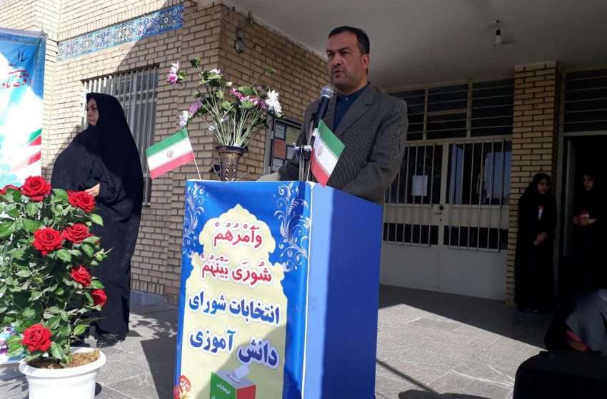  معاون سیاسی و اجتماعی فرماندار میانه: مهمترین شاخصه و محور نظام اسلامی ایران مشارکت مردم در اداره امور خود می باشد
