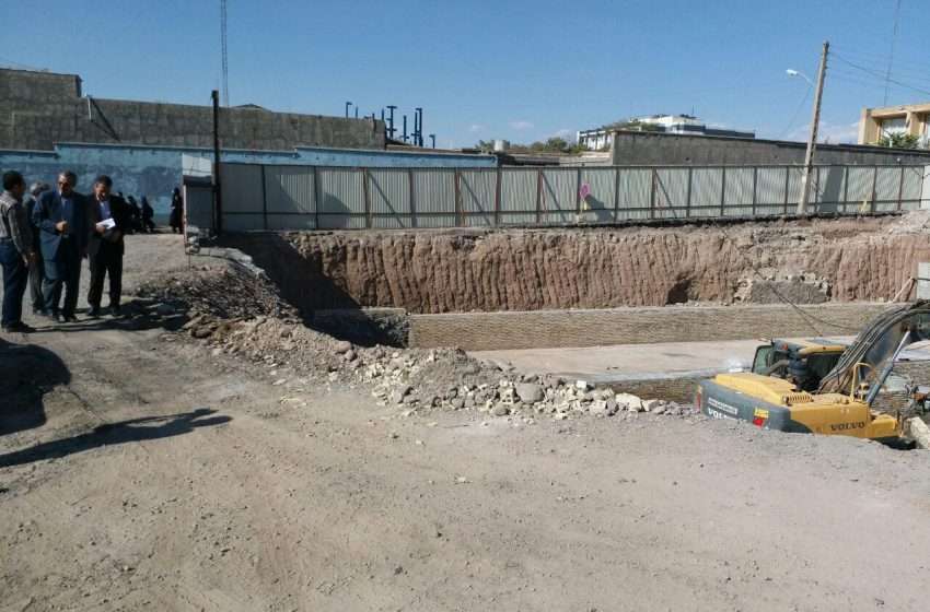  فرماندار ویژه میانه از پروژه ساخت دبیرستان شهدای زینبیه بازدید کرد