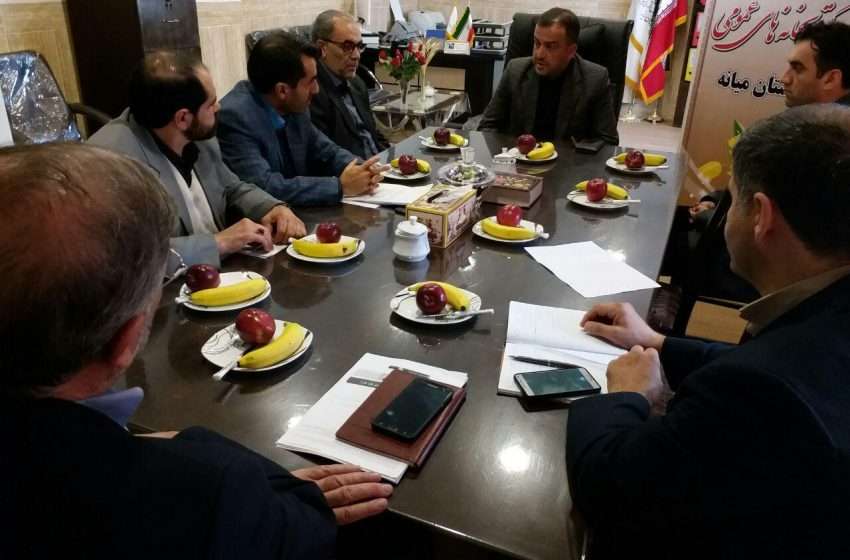  معاون سیاسی و اجتماعی فرماندار ویژه میانه: بخشنامه های استانی نباید استقلال انجمن کتابخانه های شهرستان را تحت شعاع قرار دهد