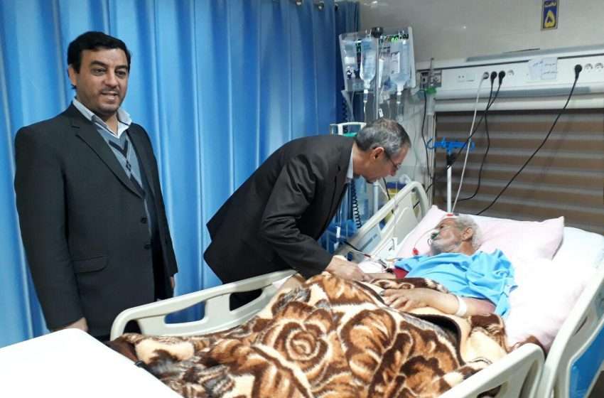  فرماندار ویژه میانه با همراهی بخشدار مرکزی از دهقان فداکار عیادت نمود