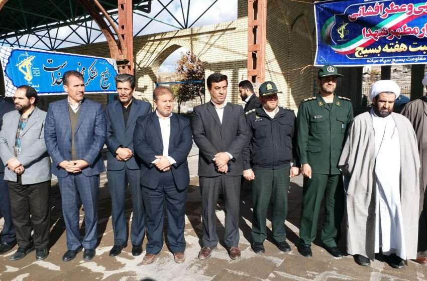  بمناسبت گرامیداشت هفته بسیج، مزار شهدای میانه غباروبی شد