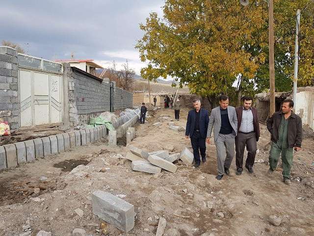  بخشدار کندوان میانه در بازدید از مسیر روستایی آونلیق: راه اصلی داخل روستای آونلیق بازسازی می شود
