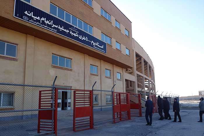  فرماندارویژه میانه از روند اصلاح نواقص ورزشگاه شهید سرانجام بازدید کرد