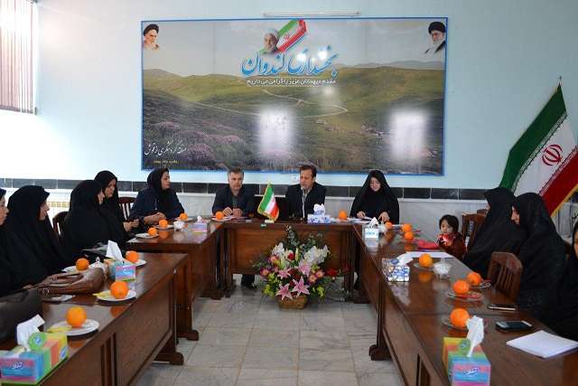  بخشدار کندوان بر لزوم بررسی و رفع مشکلات بانوان در جامعه تاکیدکرد