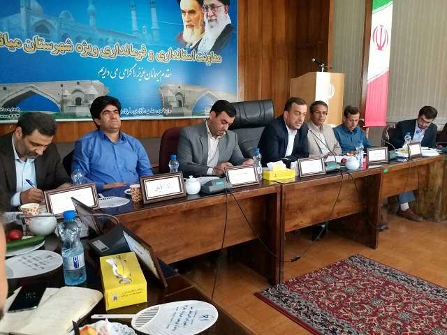  سرپرست فرمانداری ویژه میانه بر راه اندازی عملی میز خدمت در ادارات برای رضایتمندی  و تسهیل هر چه بیشتر در امور مردم تاکیدکرد