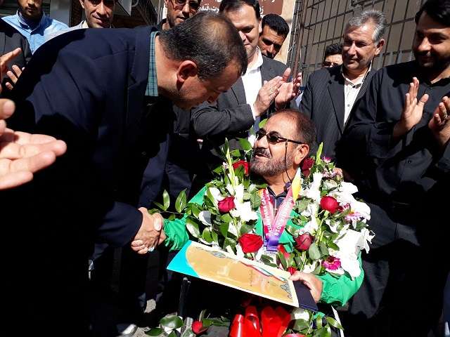 اسدالله عظیمی دارنده دو مدال نقره مسابقات پارا آسیایی جاکارتا مورد استقبال میانه ایها قرار گرفت