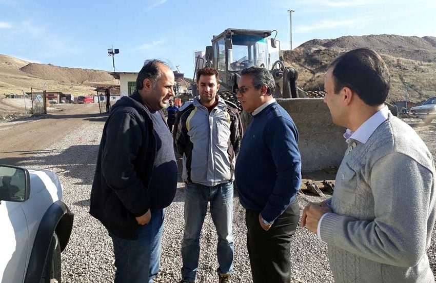 معاون عمرانی فرماندار از مراحل عملیات راه گشایی روستای وهیل بخش مرکزی میانه بازدید کرد