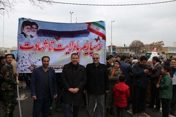  همزمان با سراسر کشورانجام پذیرفت: حضور پرشور و حماسی فرهنگیان و دانش آموزان منطقه میانه در راهپیمایی یوم ا…۲۲ بهمن